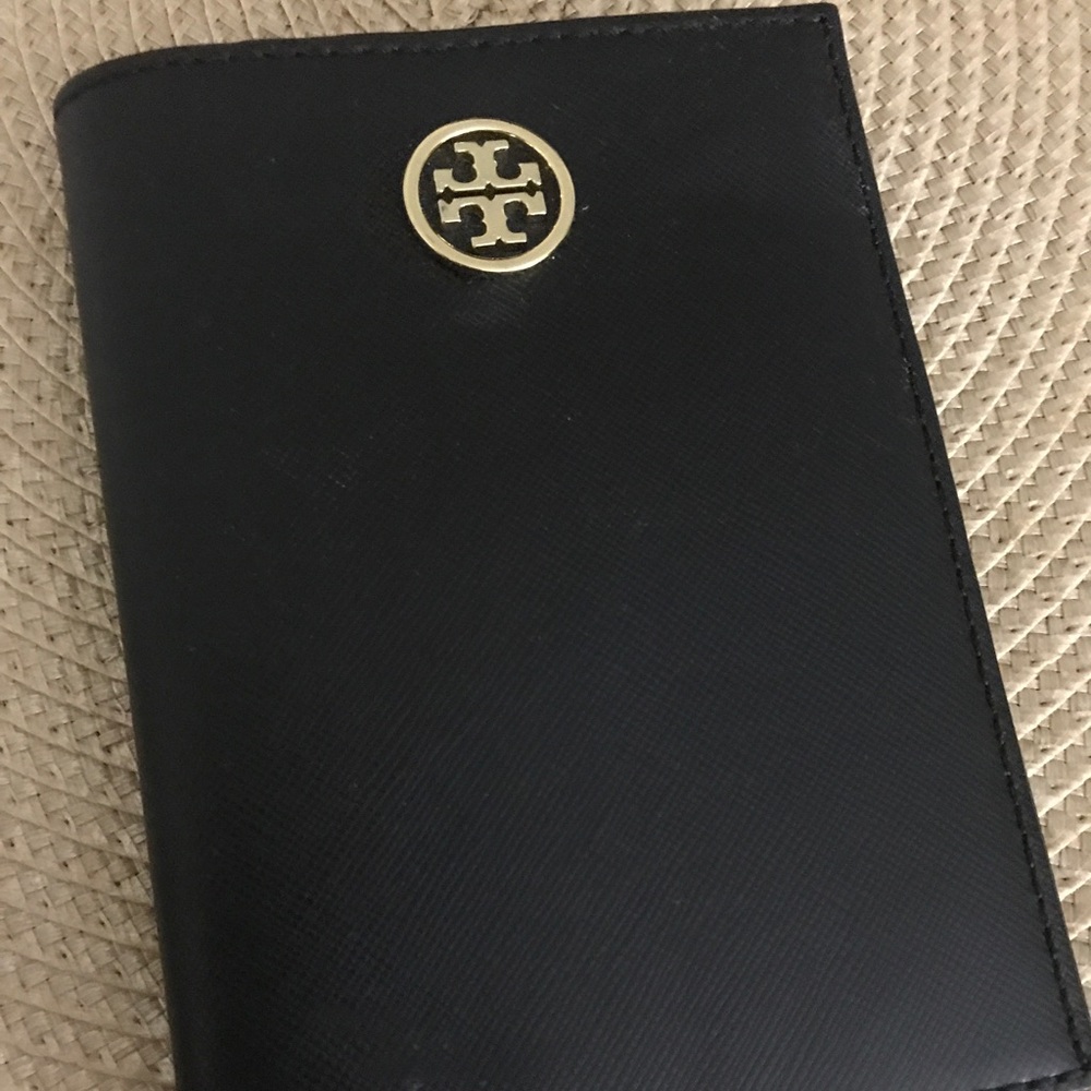 Mint condition Tory butch passport cover